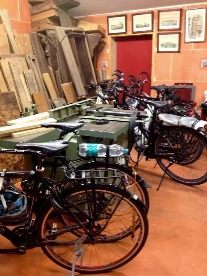 Chez L'Antiquaire Bed & Breakfast Hauterives